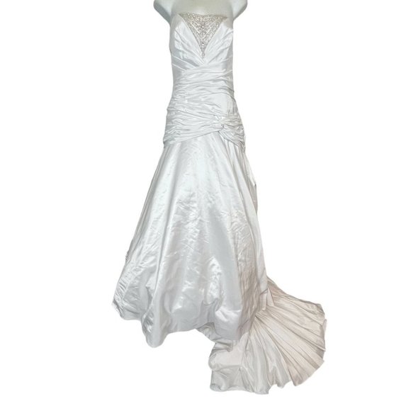 Allure Bridals Dresses & Skirts - Allure Bridals Women's Strapless Wedding Gown 8604 Dress Pleated Train Fit sz 14
